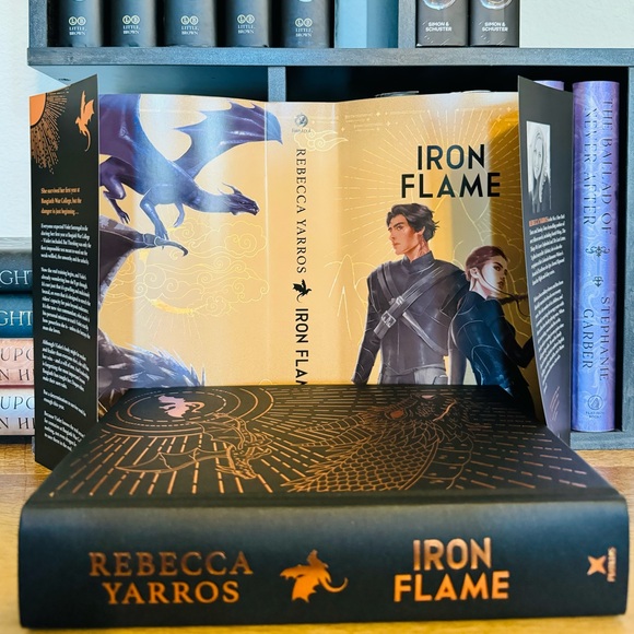 Fairyloot Exclusive Fourthwing +Fairyloot Exclusive Iron Flame by Rebecca Yarros - Picture 10 of 13